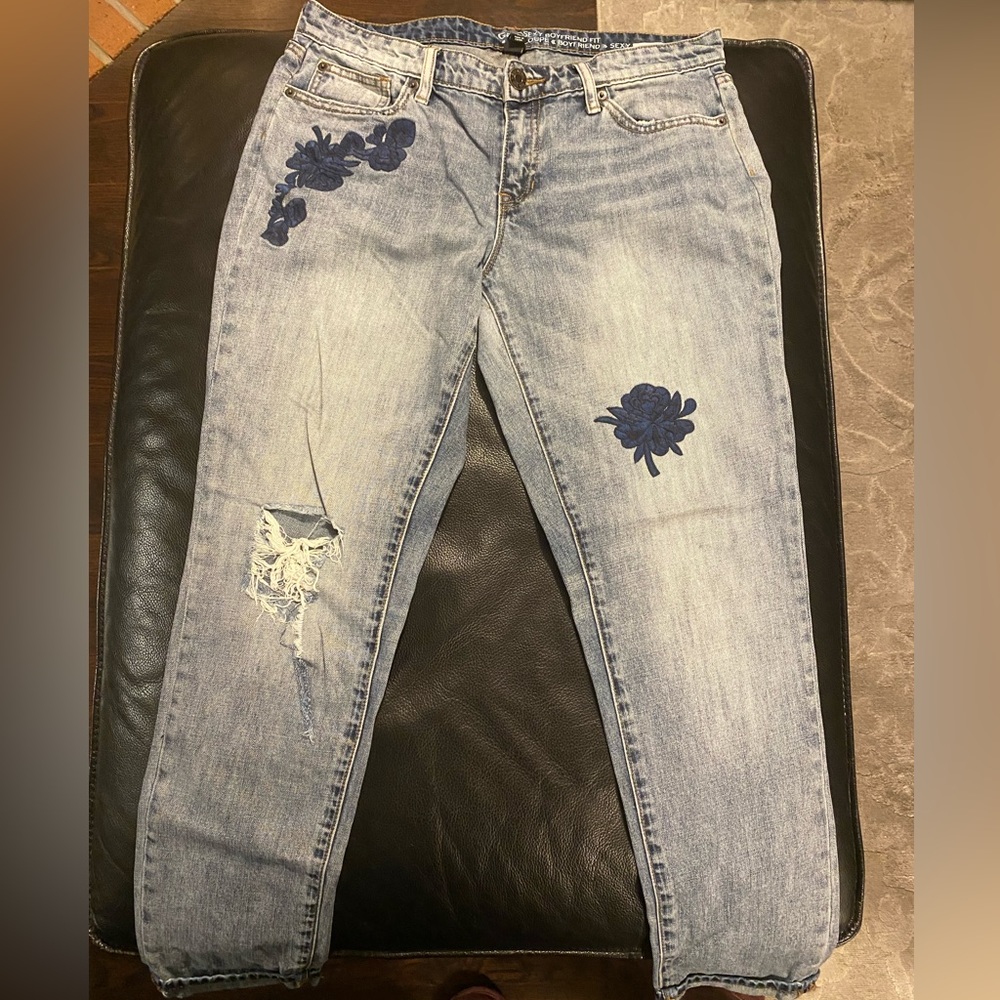 Sexy Boyfriend fit; 8/29 R with embroidered flower